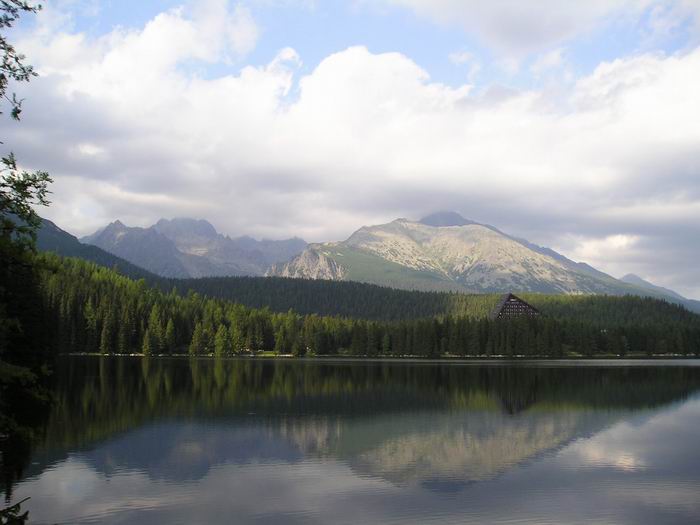 Štrbské Pleso v Tatrách a Tatry ve Štrbském Plese