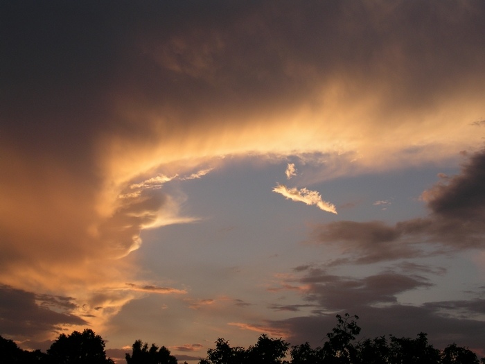 srpnový západ slunce