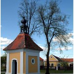 Kaplička na návsi
