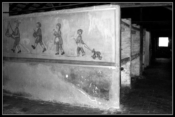 Auschwitz Birkenau - "Detské postieľky"
