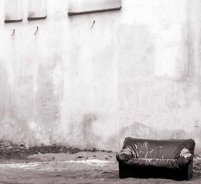 homeless gauč