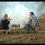 Pasáčci pečou brambory.