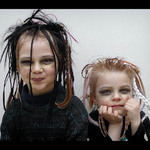 Momentka dvou malých čarodějnic