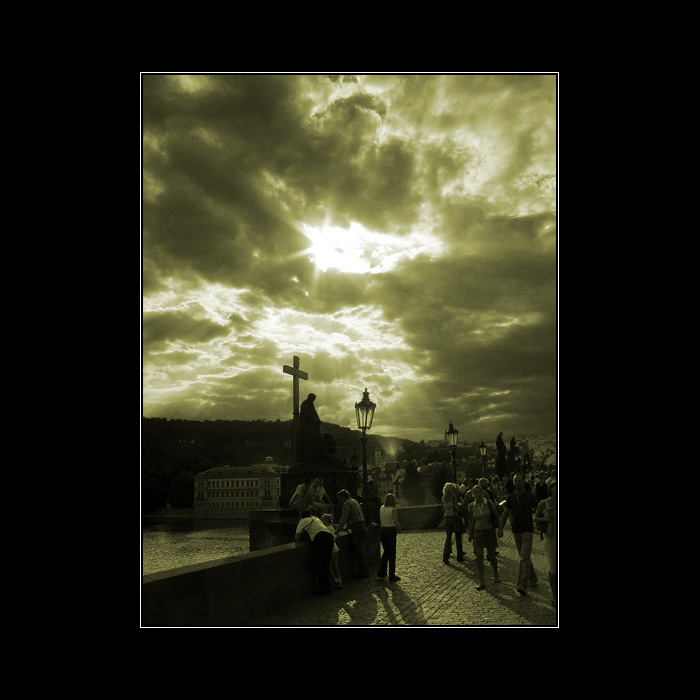 <b> * PEKLO NAD PRAHOU * <b/>