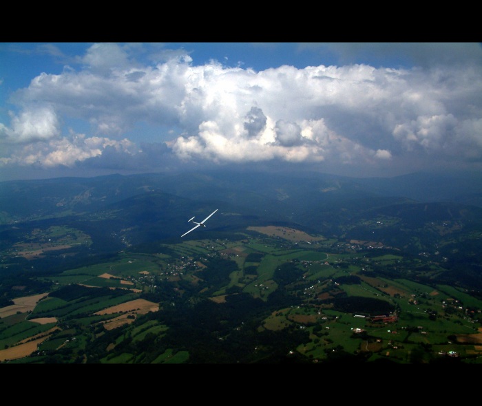 <b>TENKÁ KŘÍDLA</b>
