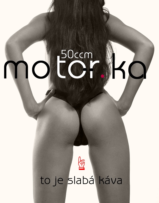 Tom jí tůruje, a ona pije moca