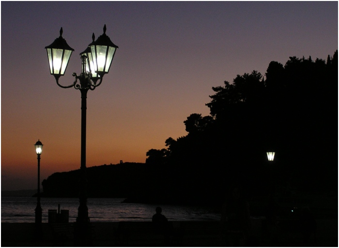 Lampy v podvečer v Parze
