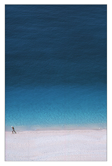Poustevnik na Mirtos beach