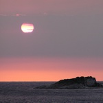 Východ slunce nad mořem