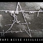 letecky pohled na nahorni rovinu blizko...