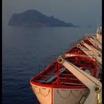 Večerní trajekt na Panareu