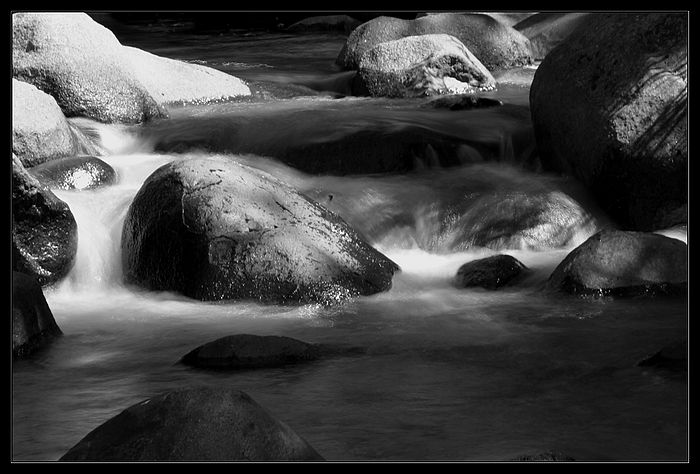 Sundat boty a honem do vody...<br>jedna z ricek v Yosemite