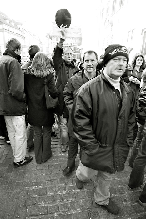 ...uctivost pane Khon, tedy ehmm,pane Kato...