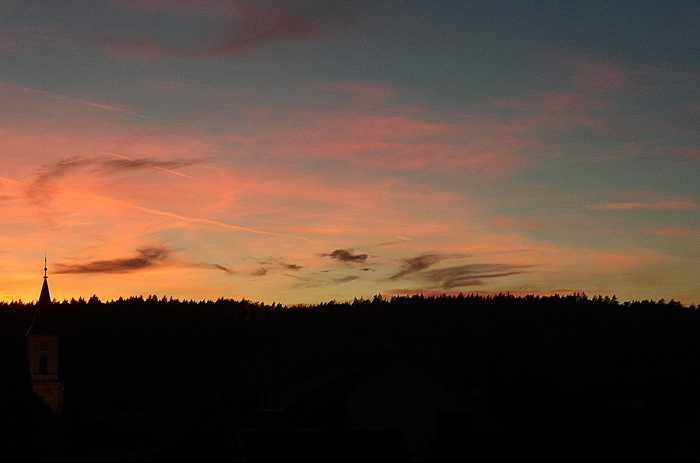 Zapadlo a ještě svítí