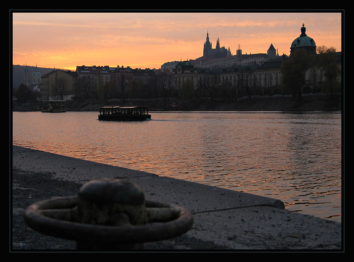 <b> Vltavská </b>