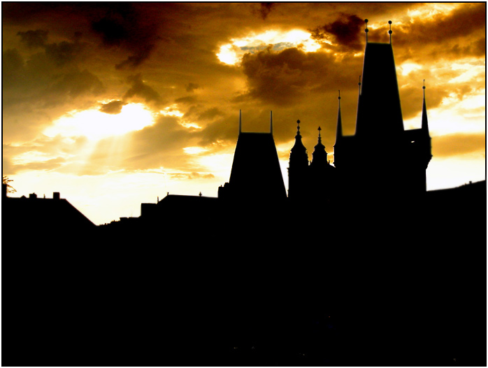 Západ slunce nad Karlovým mostem