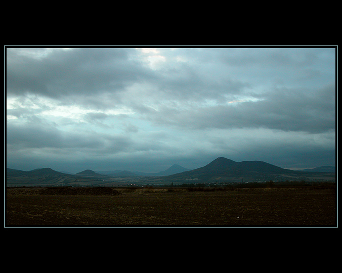 <b>Potemnělé kopečky</b>