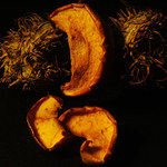 Jesenné zátišie s jablkom