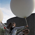 Hi Neo. Dokazes to i s poharom a balonom?