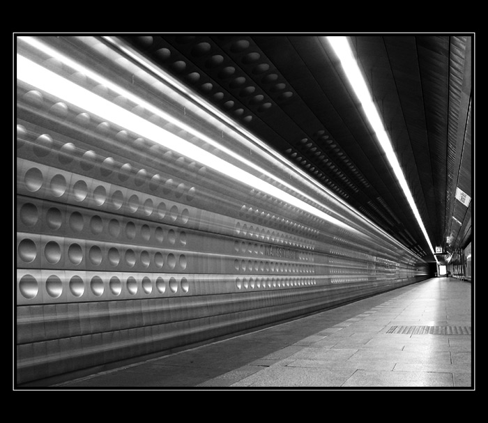 PRAŽSKÉ METRO - "odjezd"