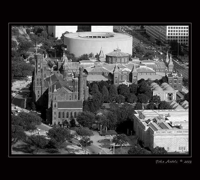 <br>The Smithsonians Castle</b>