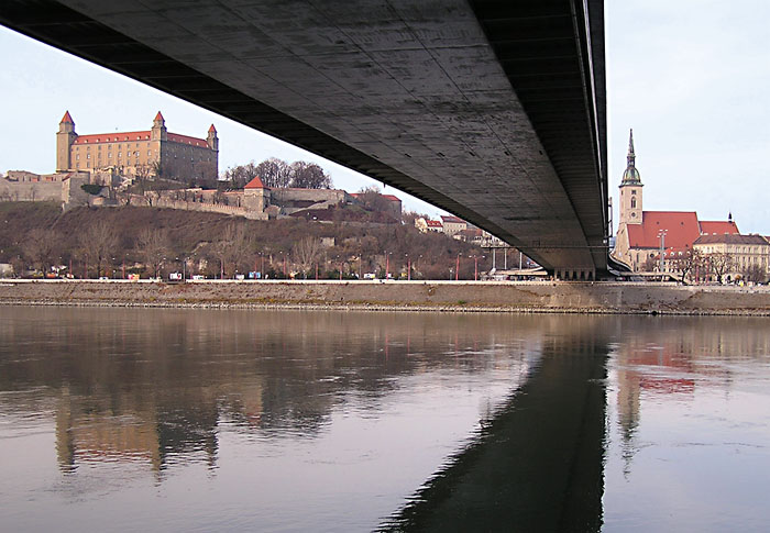 Most, ktorý rozdeľuje
