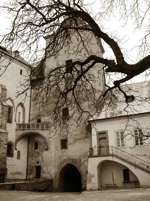 hrad ...