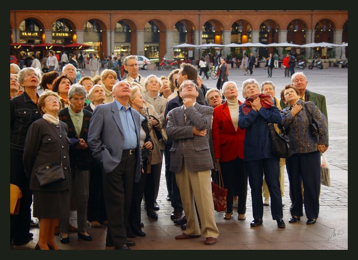 Třetí zleva nedává pozor