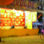 Kompozice o psu, kolu a opuštěné střelnici