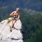 Horolezec v dalekohledu