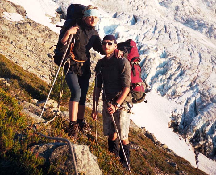 V pozadi Jofree Glacier