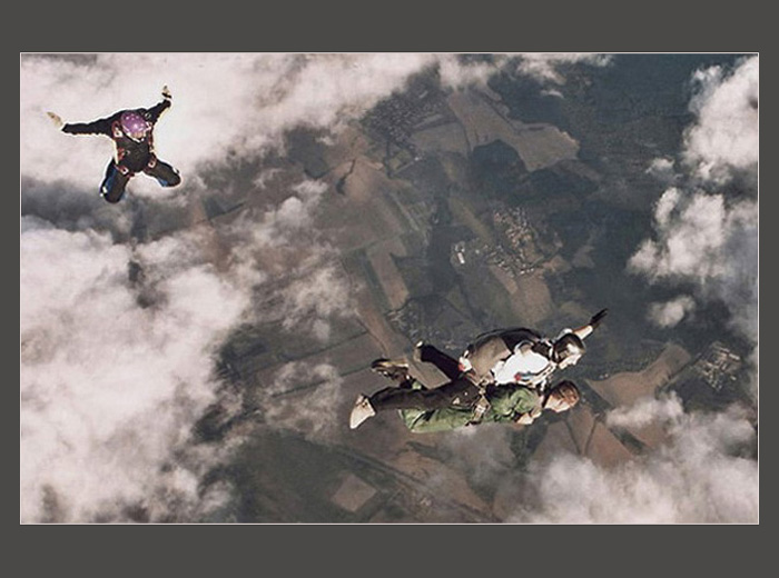 Nezapomněls dole padák?