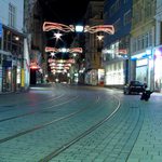 Fotograf v nocni ulici