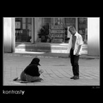 kontrast<b>y</b>