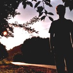 Sám být stínem...