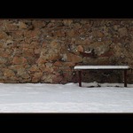 U hřbitovní zdi je volno....