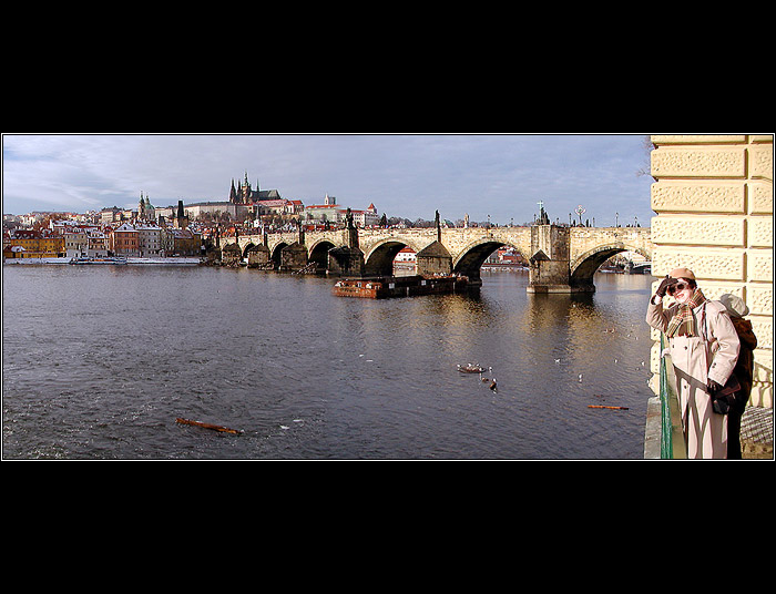 <B>NÁZEV JE NA VÁS, NIC MĚ NENAPADÁ....</B>