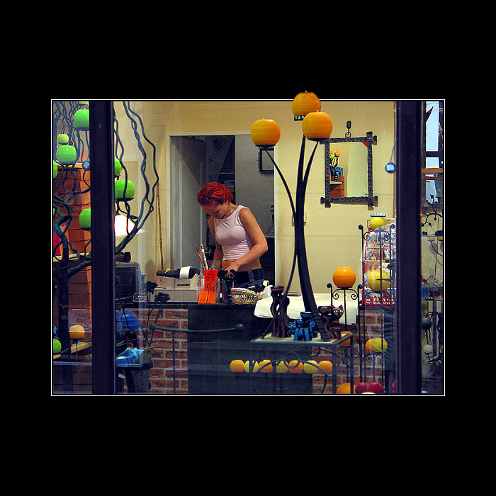 * <b> SVÍČKÁRNA </b> *