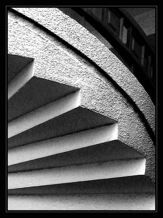 <b> Nahoruposchodechdolu </b>