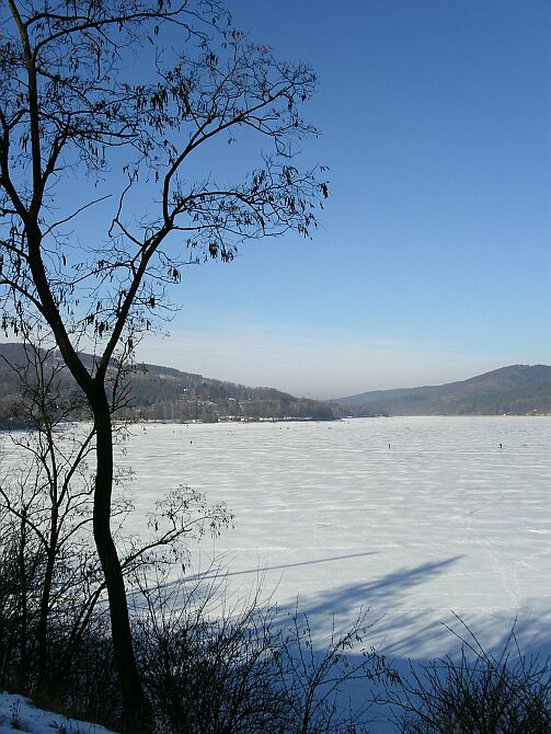 zamrzlá přehrada