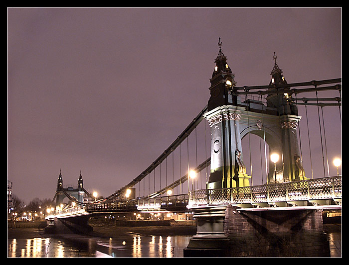 Nocny Londyn - Hammersmith Bridge