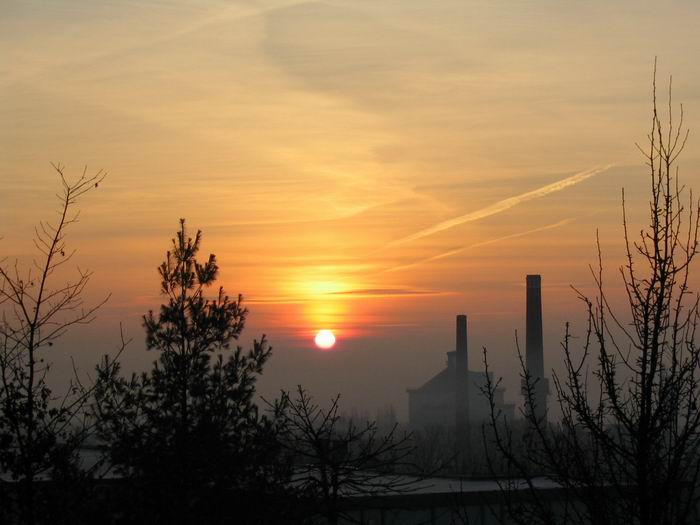 Východ nad cukrovarem