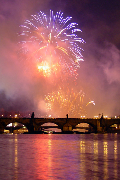 karluv most "by night"