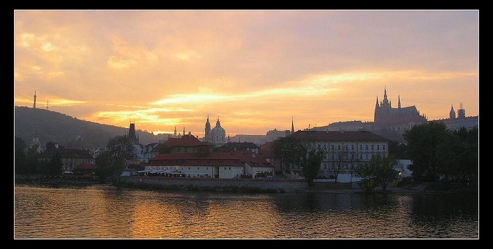 metropole v podvečer (říjen 2003)