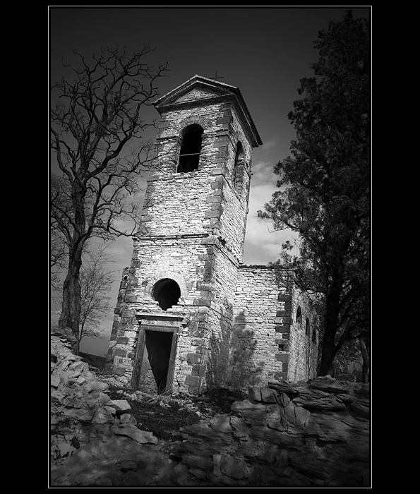 <b>Kostelík Prachová</b>