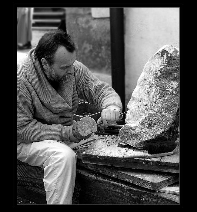 Sochař z podhradí Křivoklátu