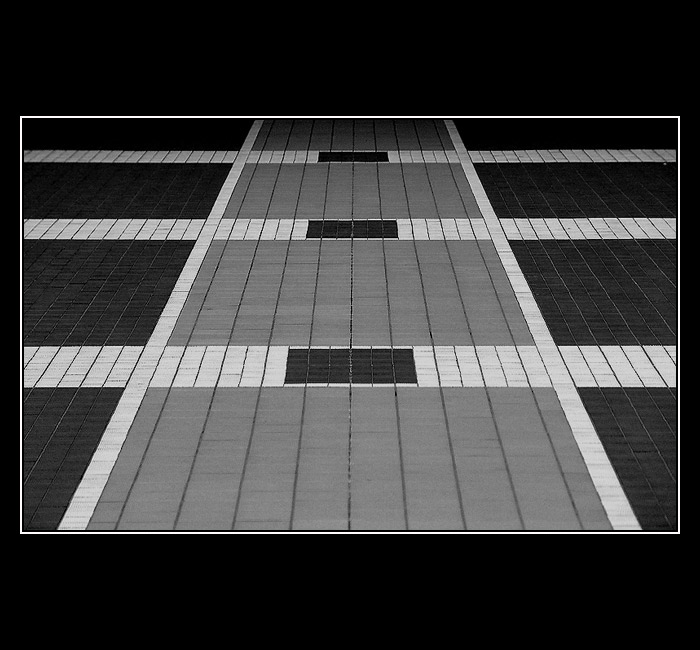 <b> Pasážní podlahofffka