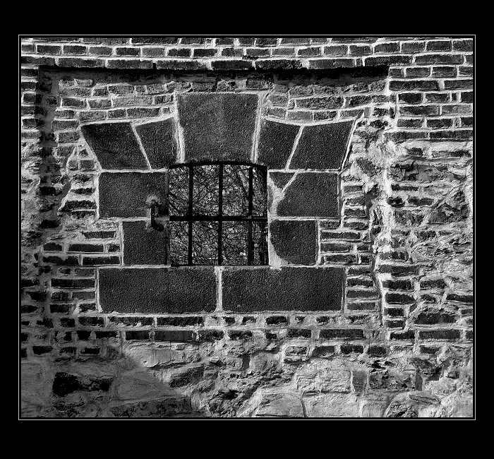 Víc než jen díra ve zdi