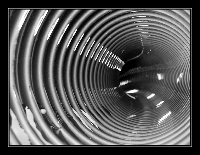 Elastic cable duct