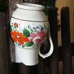 Tak dlouho se chodí se džbánem,...až se ucho neutrhne.